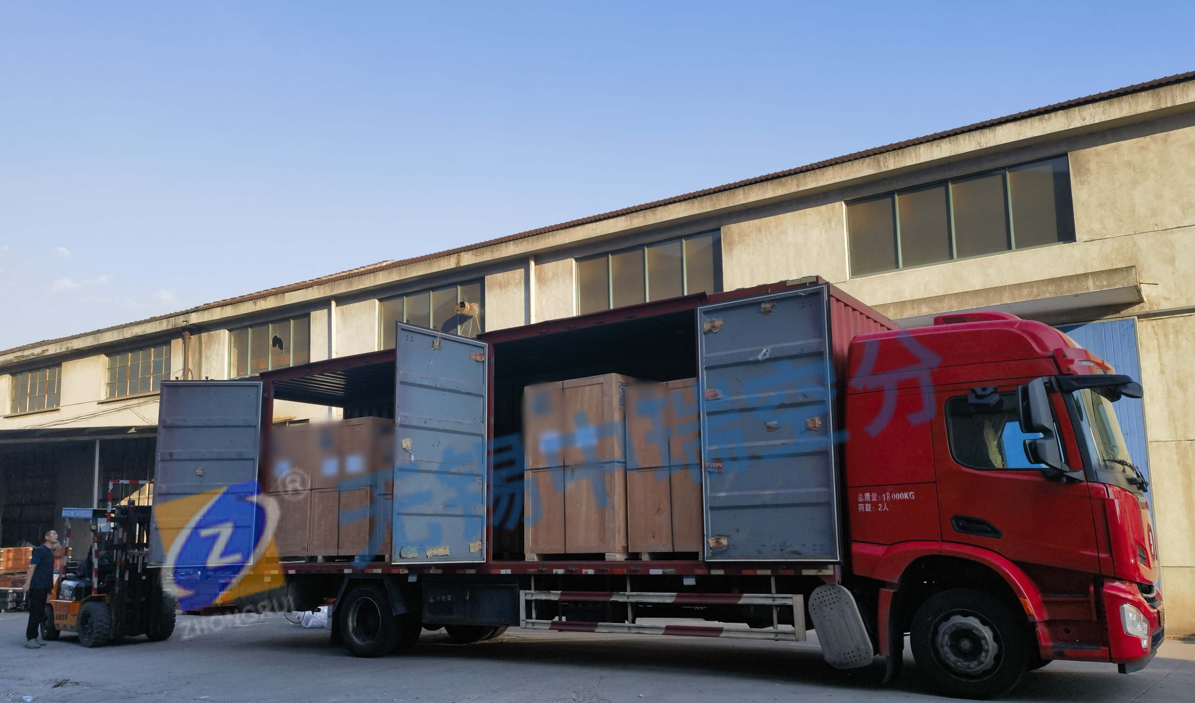 無錫中瑞制氮機(jī)持續(xù)裝柜出口中 